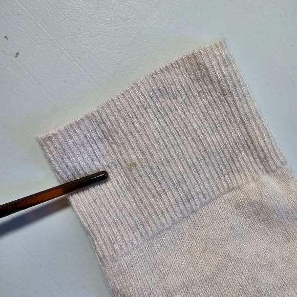 Vince Womens Cashmere Sweater Size XS Cream‎ V Neck Pullover Minimalist Luxe - Picture 11 of 16